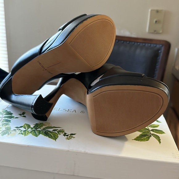 Chelsea & Violet Shoes Chelsea Violet The Jean Cross Band Leather